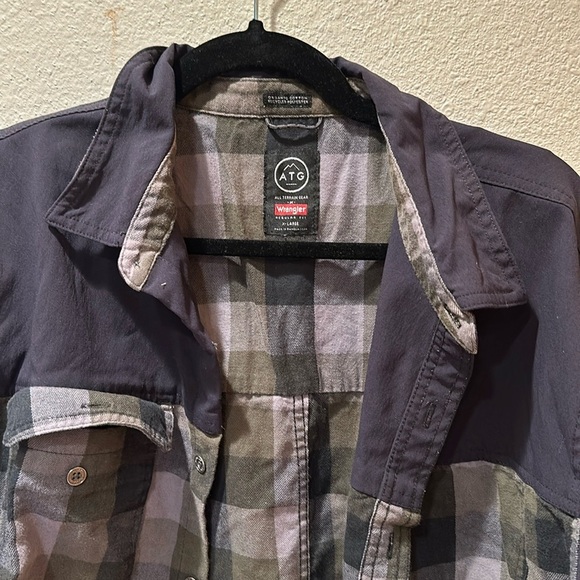 Wrangler button up - Picture 1 of 5